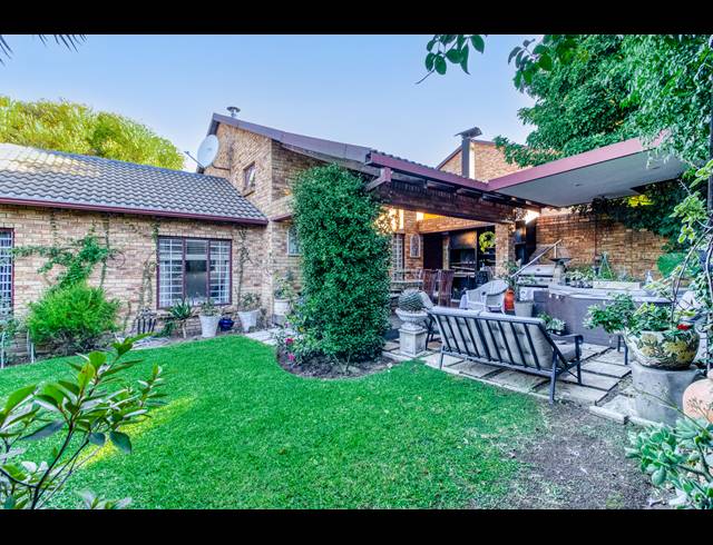 2 BEDROOM SECTIONAL TITLE RENTED IN BROMHOF